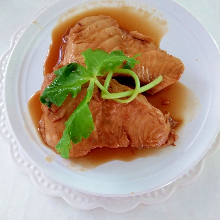 素朴!サメの煮つけ三つ葉添え